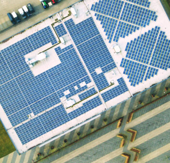 zonnepanelen op opslaghal bedrijfshal