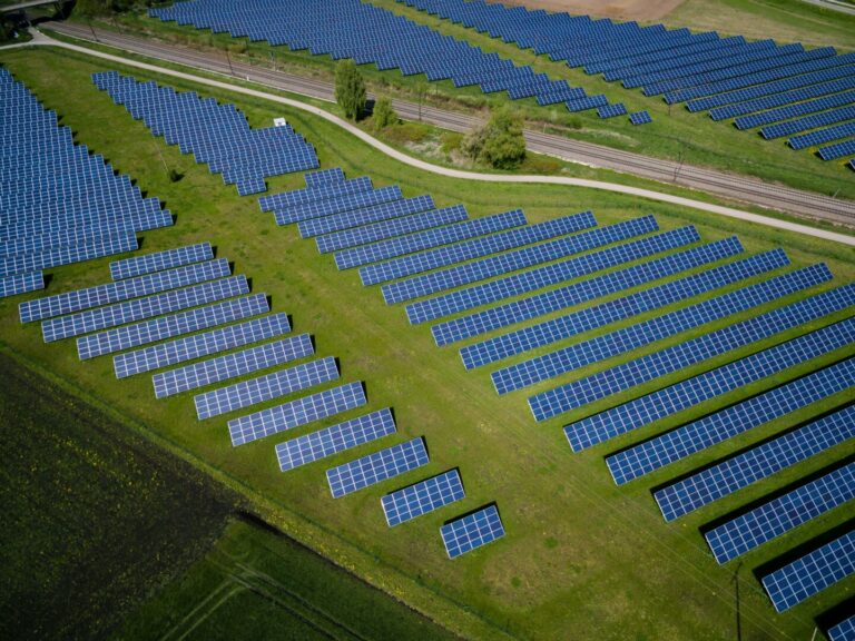 Zonnepanelen veld
