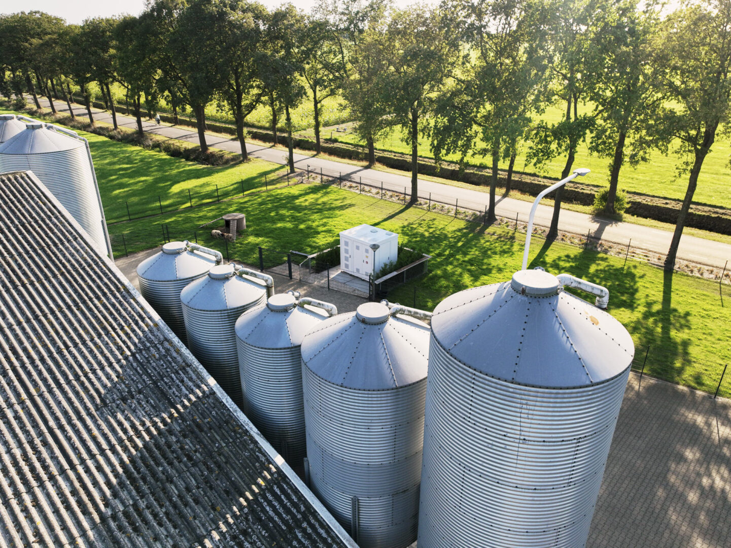 Batterijopslag bij een boerderij